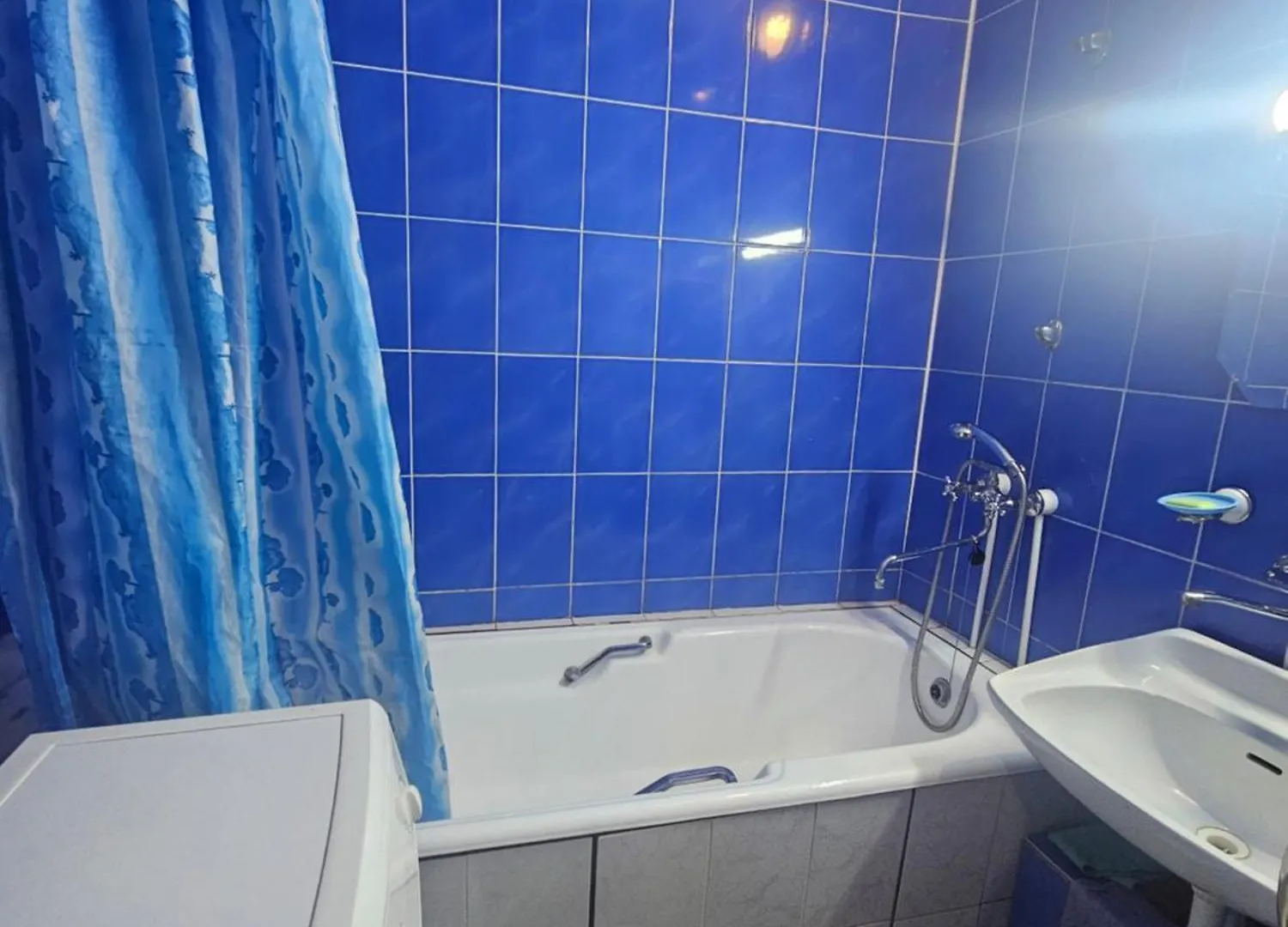 Двух Комнатная Квартира С Видом На Парк Первого Президента, 2 Этаж Из 9 Almaty Apartment
