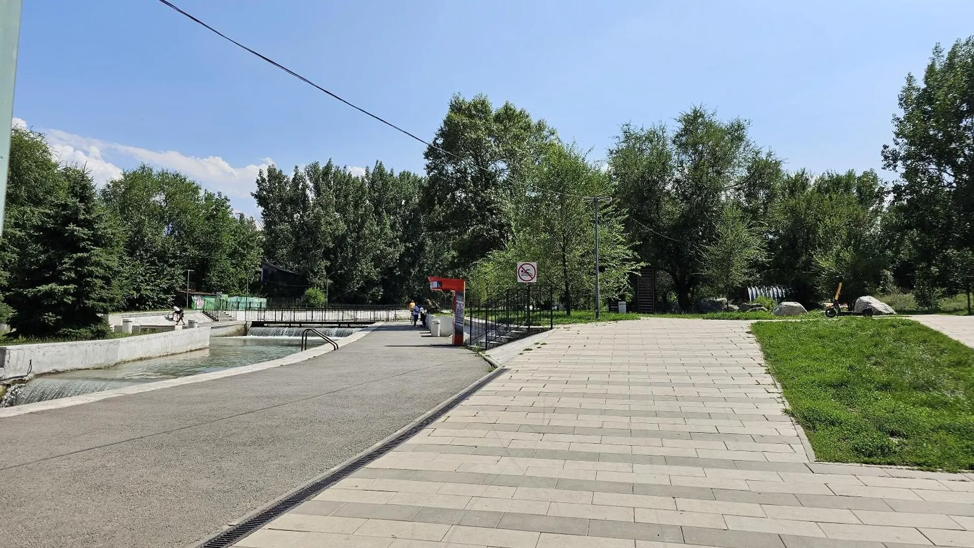 Двух Комнатная Квартира С Видом На Парк Первого Президента, 2 Этаж Из 9 Almaty 0*,  Kazakhstan