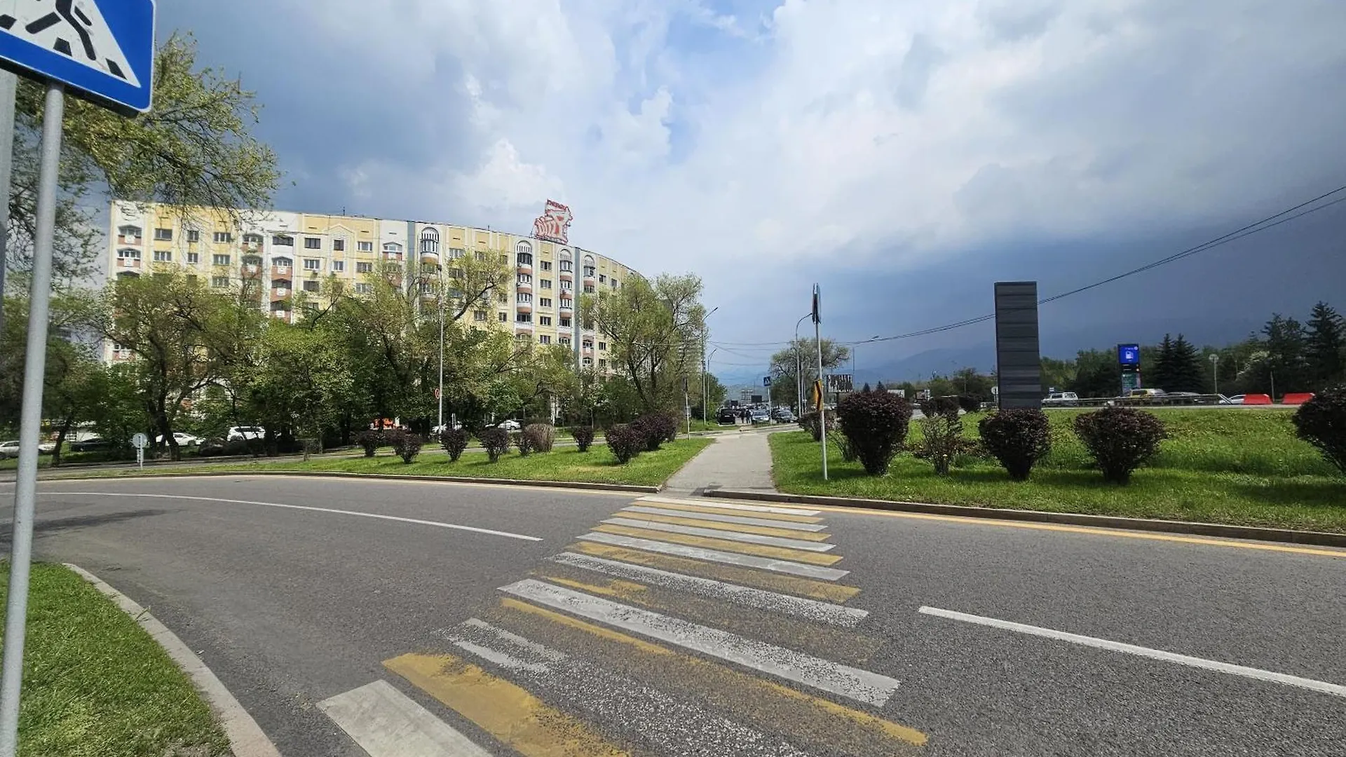 Apartment Двух Комнатная Квартира С Видом На Парк Первого Президента, 2 Этаж Из 9 Almaty