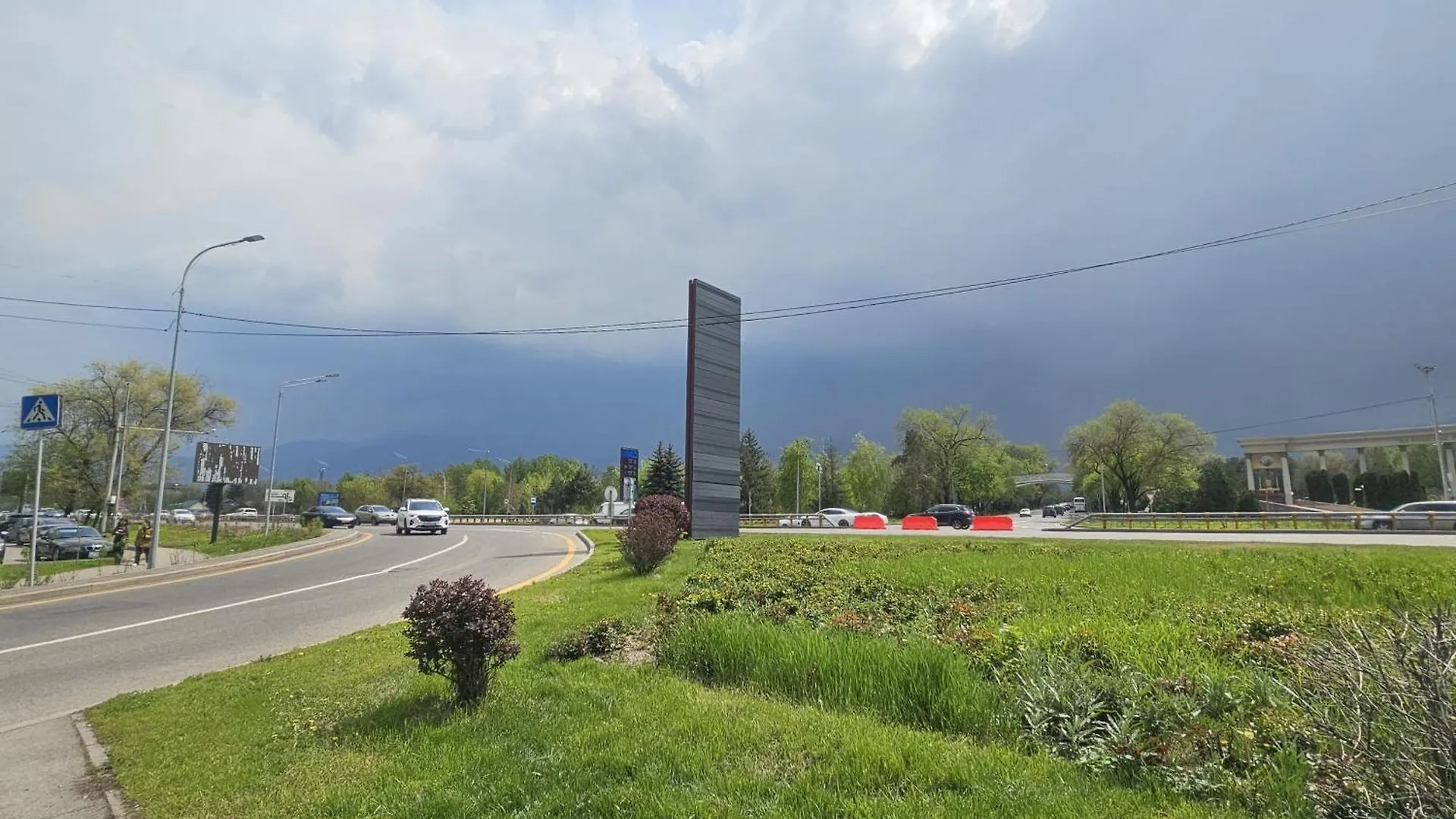 Двух Комнатная Квартира С Видом На Парк Первого Президента, 2 Этаж Из 9 Almaty Kazakhstan