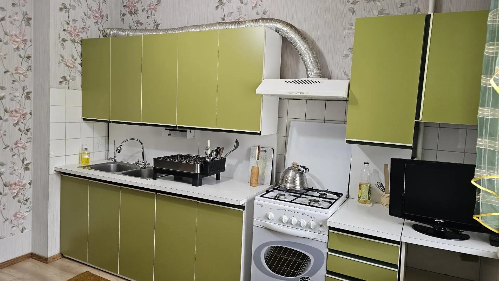 Двух Комнатная Квартира С Видом На Парк Первого Президента, 2 Этаж Из 9 Almaty Apartment